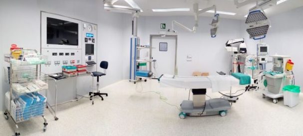 Quirófano del hospital donde opera el Dr.Fernández Ibarburu en Pamplona